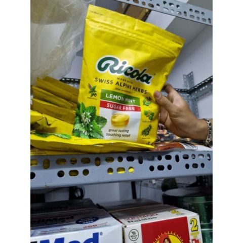 Kẹo Ngậm Ho Ricola 105 Viên - Kẹo Thảo Dược Từ Mỹ, Giảm Ho, Dịu Họng, Ngọt Tự Nhiên Không Đường, Dành Cho Người Lớn và Trẻ Em Từ 6 Tuổi
