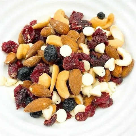 Hạt hỗn hợp Organic Coastal Berry 737g - Snack dinh dưỡng hữu cơ với hạnh nhân, hạt điều, nam việt quất và việt quất Mỹ