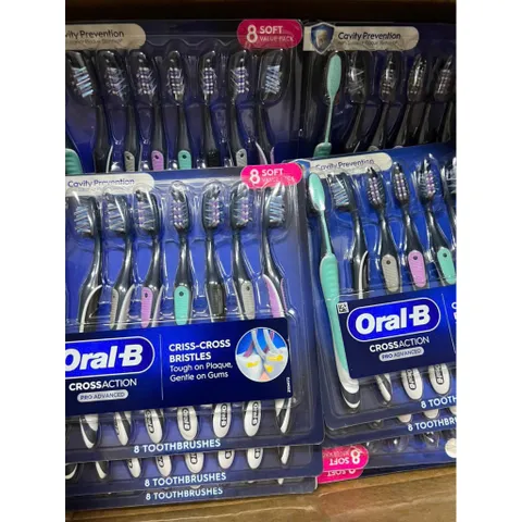Bộ 8 Bàn Chải Đánh Răng Oral-B CrossAction Advanced - Giải Pháp Chăm Sóc Răng Miệng Cho Gia Đình