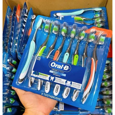 Bộ 8 Bàn Chải Đánh Răng Oral-B CrossAction Advanced - Giải Pháp Chăm Sóc Răng Miệng Cho Gia Đình
