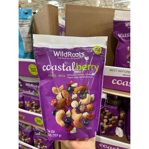 Hạt Mix Wild Roots Coastal Berry 737g - Hạnh Nhân, Hạt Điều, Nam Việt Quất, Dâu Tây, Viên Chip Yogurt - Đồ Ăn Ngon Bổ Dưỡng, Hàng Mỹ Chính Hãng