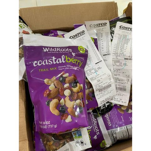 Hạt Mix Wild Roots Coastal Berry 737g - Hạnh Nhân, Hạt Điều, Nam Việt Quất, Dâu Tây, Viên Chip Yogurt - Đồ Ăn Ngon Bổ Dưỡng, Hàng Mỹ Chính Hãng