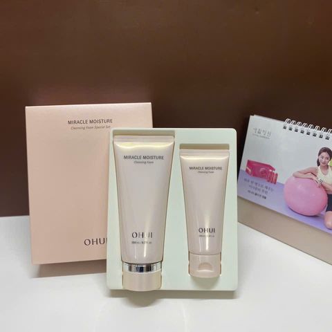 Set Sữa Rửa Mặt OHUI Miracle Moisture 200ml + 100ml - Dưỡng Ẩm, Làm Sạch Da Mặt Hiệu Quả, Dành Cho Tất Cả Loại Da