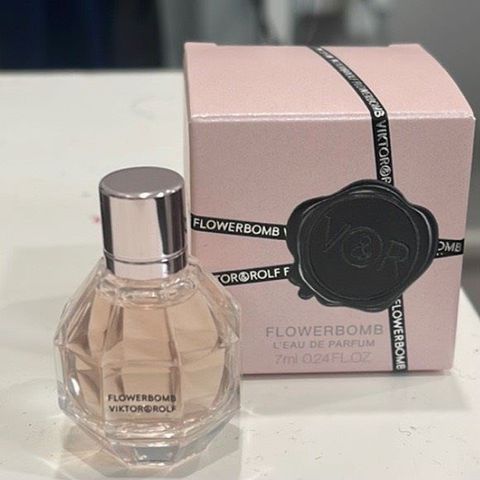 Nước Hoa Nữ Viktor & Rolf FlowerBomb Mini 7ml - Hương Thơm Quyến Rũ, Sang Trọng, Lưu Hương Lâu, Phong Cách Gợi Cảm