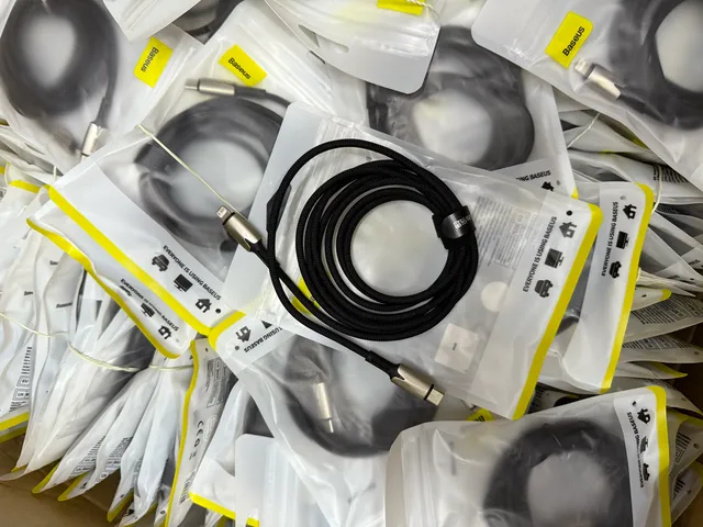 Cáp sạc nhanh Type C to Lightning Baseus Waterdrop 2M - Sạc PD 18W cho iPhone/iPad, dây nylon bền đẹp, tiết kiệm thời gian sạc.