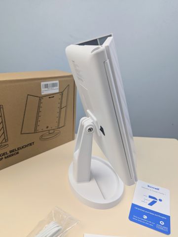 Gương Trang Điểm LED Ticwell Essential 398830 - Gương Phóng Đại 2x/3x, Thiết Kế 3 Chiều Thoải Mái, Điều Chỉnh Ánh Sáng Tự Động