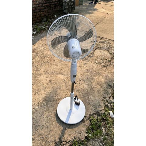 Quạt Cây Tích Điện Solar Fan - Quạt Sạc 3 Tốc Độ, Động Cơ Không Chổi Than, Tiết Kiệm Điện, Chạy Liên Tục 5-10 Giờ