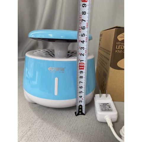 Đèn bắt muỗi KANGMING KM-386 - Thiết bị diệt côn trùng thông minh, an toàn cho gia đình, sử dụng ánh sáng xanh thu hút muỗi hiệu quả.