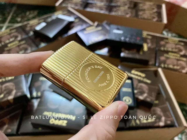 Bật Lửa Zippo 49631 - Phiên Bản Kỷ Niệm Ngày Của Người Sáng Lập 2021 Mạ Vàng Hạn Chế - Quà Tặng Sưu Tầm Sang Trọng