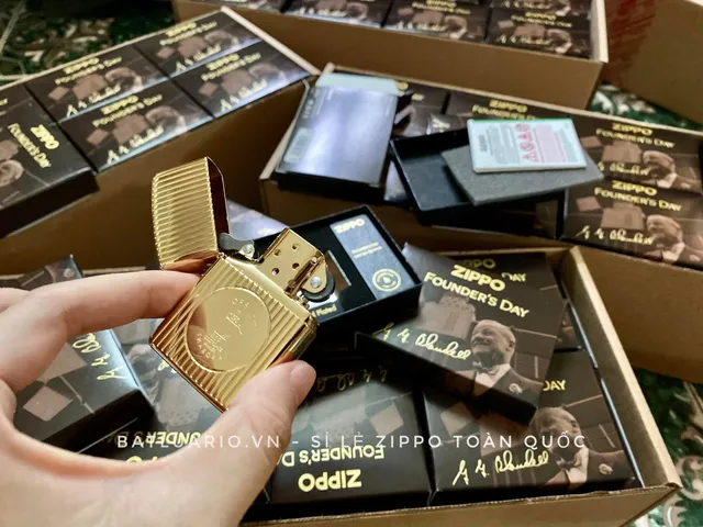 Bật Lửa Zippo 49631 - Phiên Bản Kỷ Niệm Ngày Của Người Sáng Lập 2021 Mạ Vàng Hạn Chế - Quà Tặng Sưu Tầm Sang Trọng