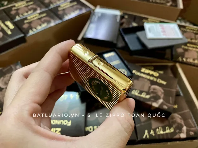 Bật Lửa Zippo 49631 - Phiên Bản Kỷ Niệm Ngày Của Người Sáng Lập 2021 Mạ Vàng Hạn Chế - Quà Tặng Sưu Tầm Sang Trọng