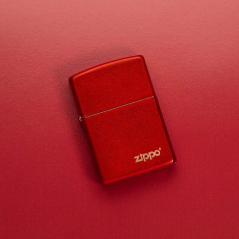 Bật Lửa Zippo Classic Metallic Red – Logo Zippo Cổ Điển, Chất Liệu Kim Loại Đẹp, Kháng Gió, Hàng Nhập Khẩu Mỹ