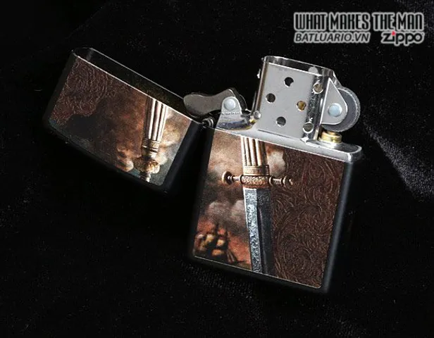 Bật Lửa Zippo 28305 - Sword of War Black Matte, Bật Lửa Chống Gió Cao Cấp, Quà Tặng Độc Đáo Cho Người Yêu Thích Sưu Tầm