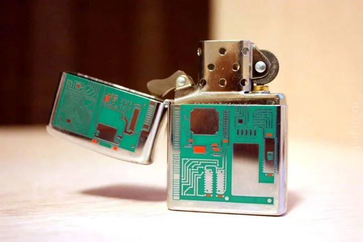 Bật Lửa Zippo 24329 Circuit Board Bóng Crôm - Đồ Chơi Sưu Tầm Độc Đáo Cho Fan Hâm Mộ
