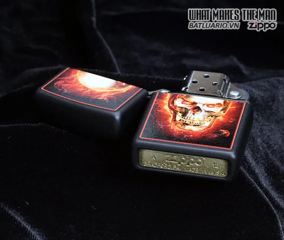 Bật Lửa Zippo 28307 - Burning Skull Black Matte Design, Quà Tặng Độc Đáo Cho Người Sưu Tầm và Yêu Thích Phong Cách Hầm Hố