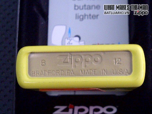 Bật Lửa Zippo 28060 - Hình Cảnh Báo An Toàn Màu Vàng, Quà Tặng Thích Hợp Cho Người Yêu Thích Sưu Tập