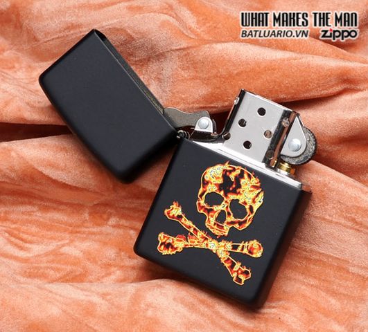 Bật Lửa Zippo 28044 - Mẫu Flaming Skull và Cross Bones Đen Mờ - Quà Tặng Nhân Dịp Đặc Biệt cho Fan Hâm Mộ