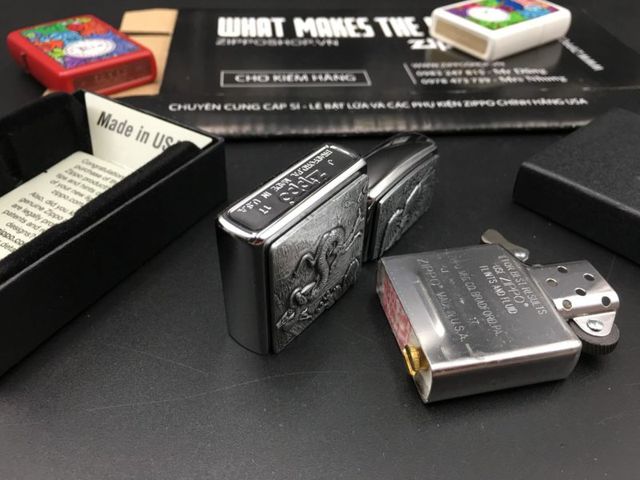 Zippo 29637 - Móc Khóa Chrome Mờ Hình Đại Bàng Đấu Rắn - Quà Tặng Độc Đáo cho Người Yêu Thích Zippo