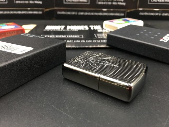 Zippo Armor 29612 - Bật Lửa Khắc Hình Lá Cần Sa Đen Băng - Quà Tặng Dành Cho Người Yêu Thích Cần Sa