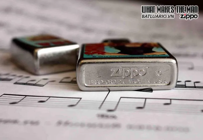 Bật Lửa Zippo Shakira Pop Art Chrome 28029 - Quà Tặng Thời Trang Độc Đáo cho Fan Hâm Mộ Nghệ Sĩ