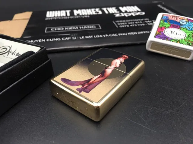 Zippo 29583 - Bật Lửa High Polish Brass Hình Ảnh Olivia Moon - Quà Tặng Dành Cho Fan Hâm Mộ