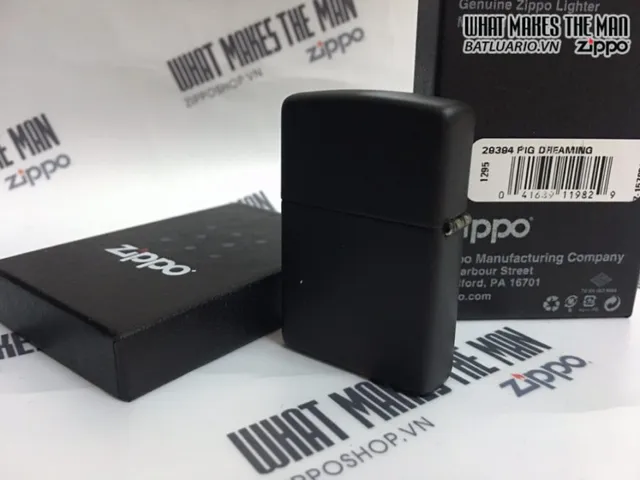 Zippo 29394 - Bật Lửa Matte Đen Họa Tiết Lợn Mơ Mộng - Quà Tặng Dành Cho Người Yêu Thích Zippo
