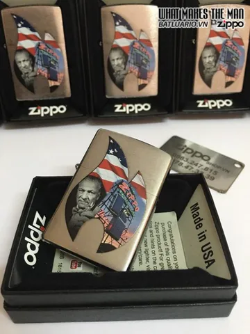 Zippo 29075 - Bình Lửa Collage Bằng Chrome Đánh Bóng - Quà Tặng Độc Đáo Cho Người Sưu Tập Zippo