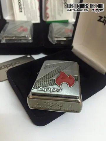 Zippo 29104 - Bật Lửa Brushed Chrome Họa Tiết Lửa Z - Quà Tặng Độc Đáo Cho Người Sành Điệu