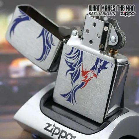 Bật Lửa Zippo Tattoo Eagle Brushed Chrome - Bật Lửa Zippo Cao Cấp với Hình Ảnh Đại Bàng, Quà Tặng Cho Fan Văn Hóa Pop