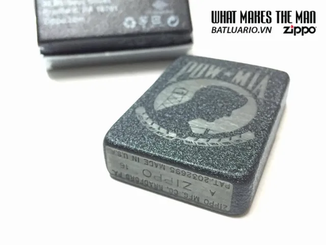 Zippo 28873 - Bật Lửa Zippo POW MIA Với Thiết Kế Đặc Biệt - Quà Tặng Ý Nghĩa Cho Người Yêu Nước