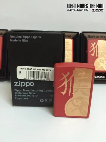 Zippo 28955 - Bật Lửa Matte Đỏ Biểu Tượng Năm Con Khỉ - Quà Tặng Hấp Dẫn Cho Người Sưu Tập