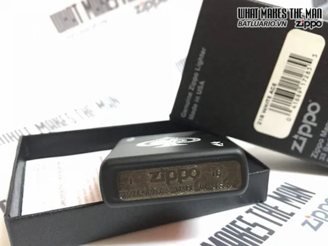 ZIPPO 218 White Ace - Bật Lửa Cao Cấp, Thiết Kế Sang Trọng, Quà Tặng Hoàn Hảo Cho Người Sử Dụng Tin Tưởng