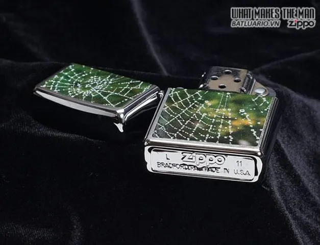 Bật Lửa Zippo 28285 - Mẫu Brushed Chrome Họa Tiết Nhện và Giọt Nước, Quà Tặng Độc Đáo cho Người Yêu Thích Cá Tính