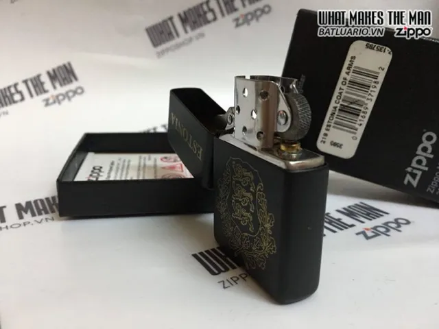 Bật Lửa ZIPPO 218 Huy Hiệu Quốc Gia Estonia - Quà Tặng Độc Đáo Cho Người Yêu Thích Văn Hóa Bắc Âu