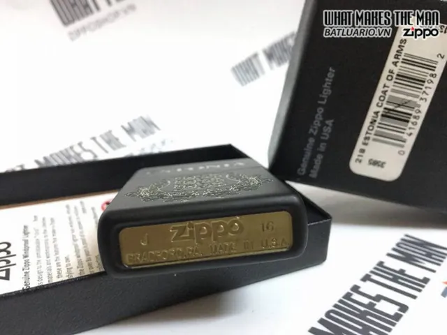 Bật Lửa ZIPPO 218 Huy Hiệu Quốc Gia Estonia - Quà Tặng Độc Đáo Cho Người Yêu Thích Văn Hóa Bắc Âu