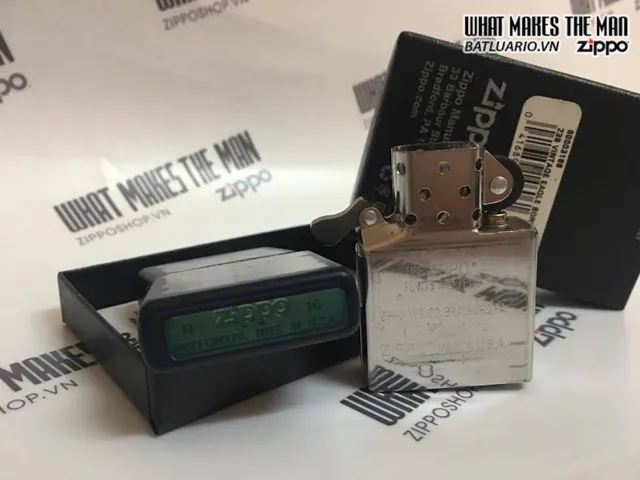 Zippo 239 Vintage Eagle Born Free - Diêm Kèm Hình Đại Bàng Cổ Điển, Quà Tặng Thú Vị Cho Tín Đồ Bộ Sưu Tập