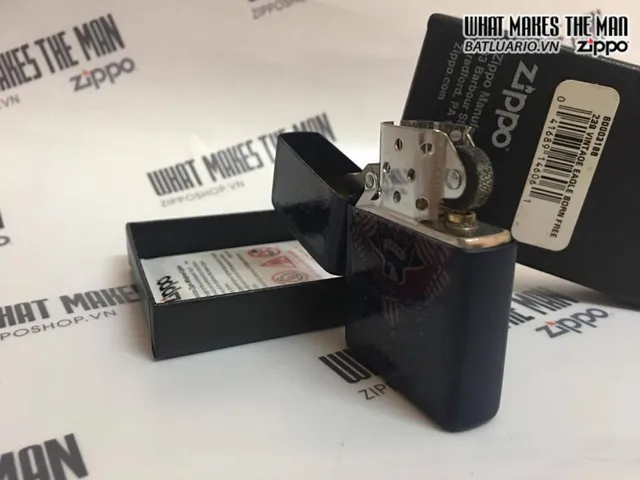 Zippo 239 Vintage Eagle Born Free - Diêm Kèm Hình Đại Bàng Cổ Điển, Quà Tặng Thú Vị Cho Tín Đồ Bộ Sưu Tập