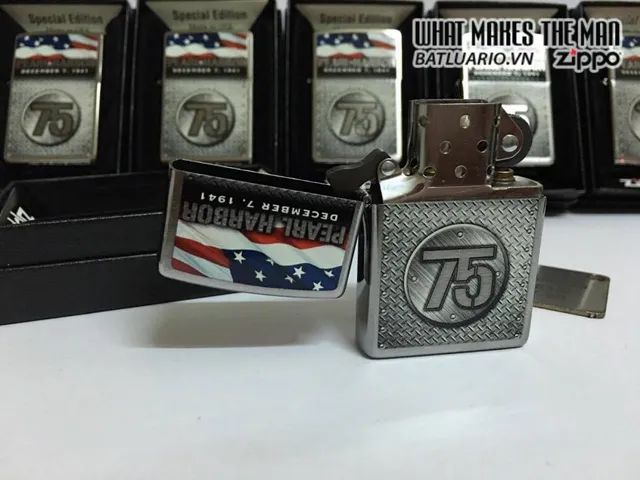 Zippo Mừng Kỷ Niệm 75 Năm Trận Trân Châu Cảng - Bật Lửa Chrome Xước - Quà Tặng Nghệ Thuật Cho Fan Lịch Sử