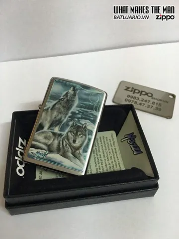 Zippo 28002 - Bật Lửa Mazzi Hình Sói Hú Bằng Chrome Chải - Quà Tặng Thích Hợp Cho Người Yêu Thiên Nhiên