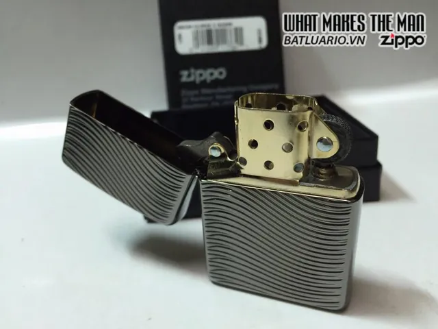 Zippo Armor Bật Lửa 29234 - Họa Tiết Sóng Sâu Khắc, Quà Tặng Sang Trọng Cho Người Yêu Thích Sưu Tập