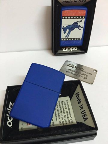 Zippo 29166 - Bật Lửa Zippo Màu Xanh Hoàng Gia Matte Hình Chữ V 