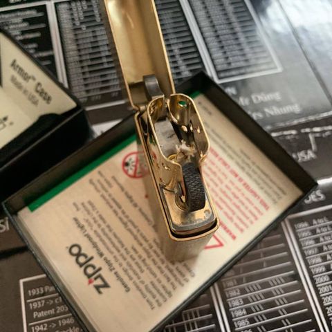 Bật Lửa Zippo Armor 28496 - Bằng Đồng Thau Tumbled Brass, Phiên Bản Bền Bỉ, Quà Tặng Hoàn Hảo cho Người Yêu Thích Zippo