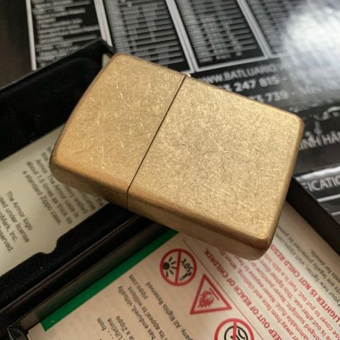 Bật Lửa Zippo Armor 28496 - Bằng Đồng Thau Tumbled Brass, Phiên Bản Bền Bỉ, Quà Tặng Hoàn Hảo cho Người Yêu Thích Zippo