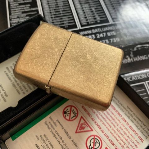 Bật Lửa Zippo Armor 28496 - Bằng Đồng Thau Tumbled Brass, Phiên Bản Bền Bỉ, Quà Tặng Hoàn Hảo cho Người Yêu Thích Zippo