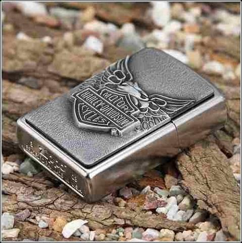 Zippo 20230 - Bật Lửa Street Chrome Với Biểu Tượng Đại Bàng Sắt - Quà Tặng Độc Đáo Cho Người Thích Sưu Tập
