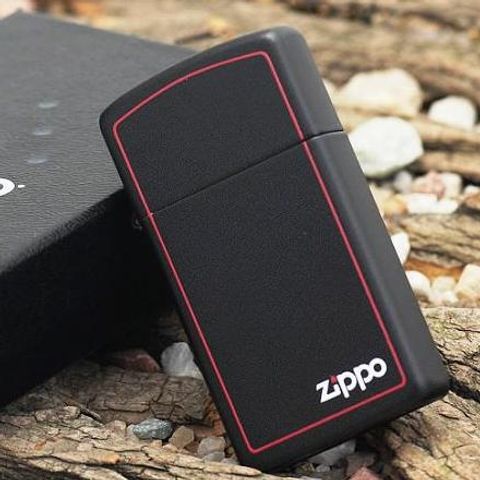 Zippo 1618ZB - Bật Lửa Slim Đen Mờ với Logo và Viền Zippo - Quà Tặng Độc Đáo cho Người Yêu Thích Zippo