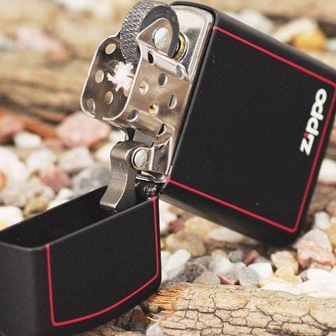 Zippo 1618ZB - Bật Lửa Slim Đen Mờ với Logo và Viền Zippo - Quà Tặng Độc Đáo cho Người Yêu Thích Zippo