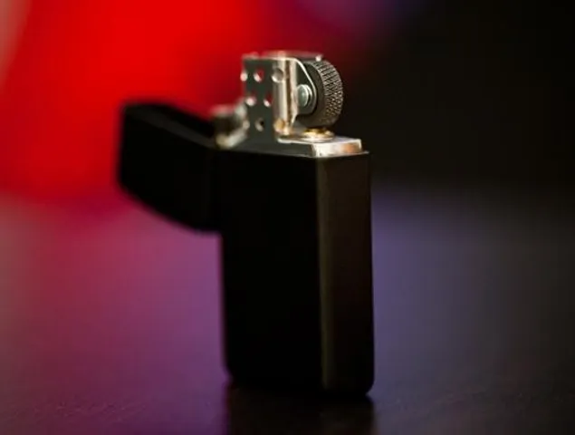 Zippo 1618 - Bật Lửa Slim Đen Mờ Chất Lượng Cao - Phụ Kiện Thời Trang và Quà Tặng Nam tính