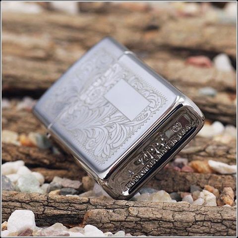 Zippo Slim Venetian Ashtray - High Polish Chrome Lighter - Elegant Gift for Collectors and Smokers