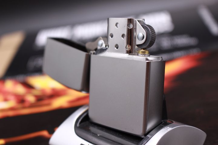 Bật Lửa Zippo Satin 205 - Bật Lửa Chống Xước Mạ Chrome, Thiết Kế Sang Trọng, Bảo Hành Trọn Đời, Quà Tặng Thú Vị cho Người Yêu Thích Zippo